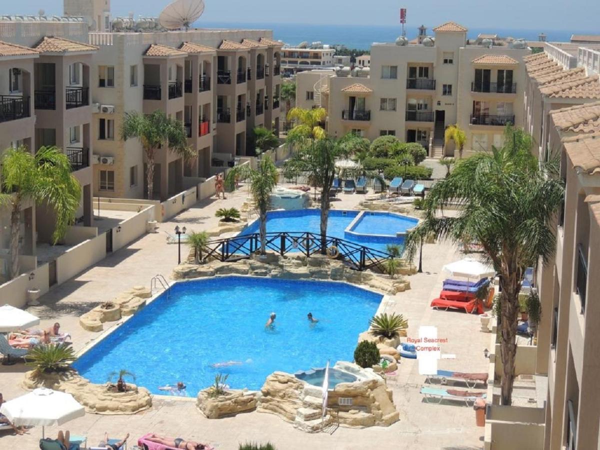 Sunny View - A Stunning Apartment With Private Rooftop Paphos Eksteriør bilde