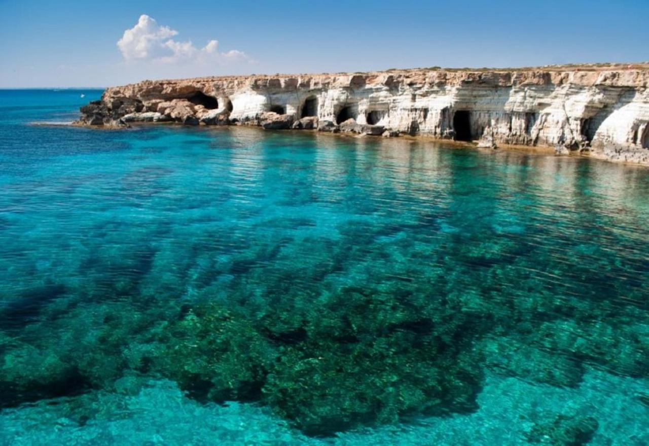 Sunny View - A Stunning Apartment With Private Rooftop Paphos Eksteriør bilde
