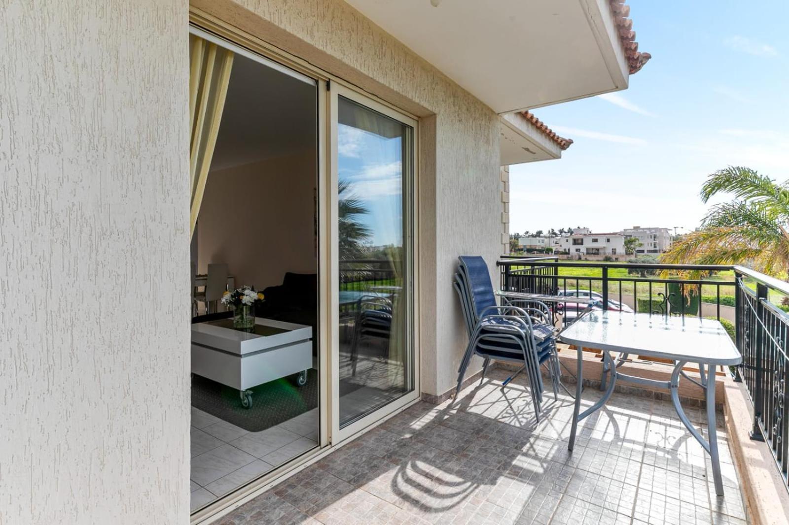 Sunny View - A Stunning Apartment With Private Rooftop Paphos Eksteriør bilde