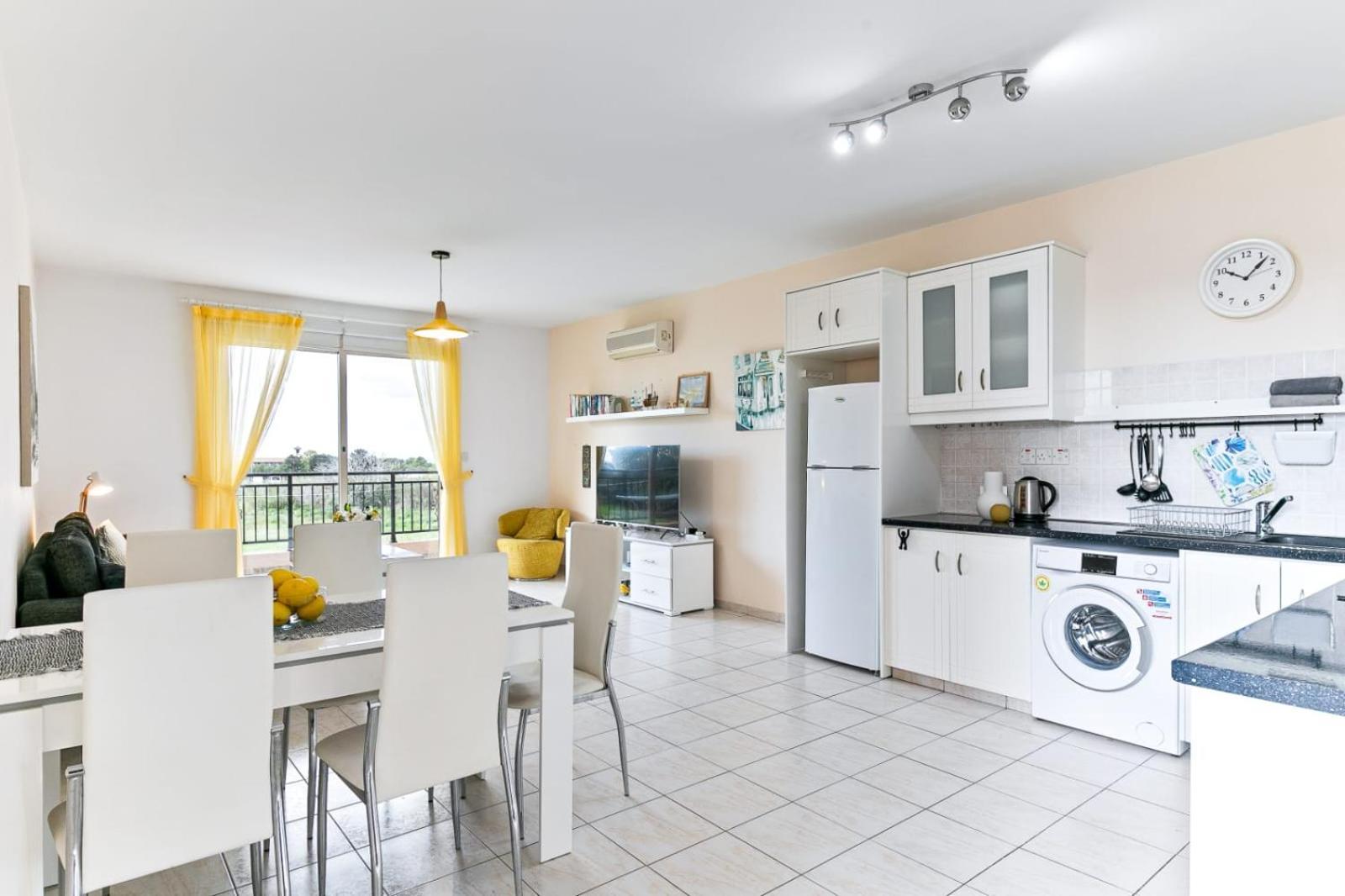 Sunny View - A Stunning Apartment With Private Rooftop Paphos Eksteriør bilde