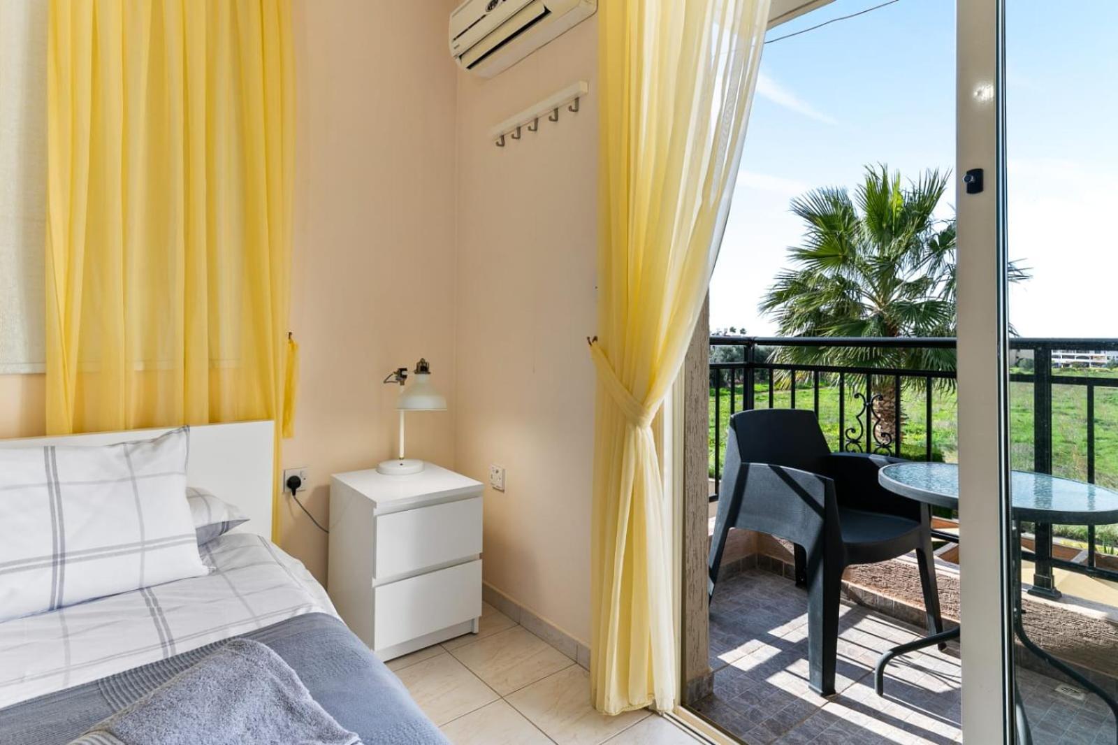 Sunny View - A Stunning Apartment With Private Rooftop Paphos Eksteriør bilde