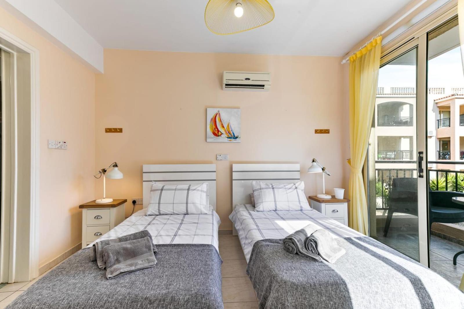 Sunny View - A Stunning Apartment With Private Rooftop Paphos Eksteriør bilde