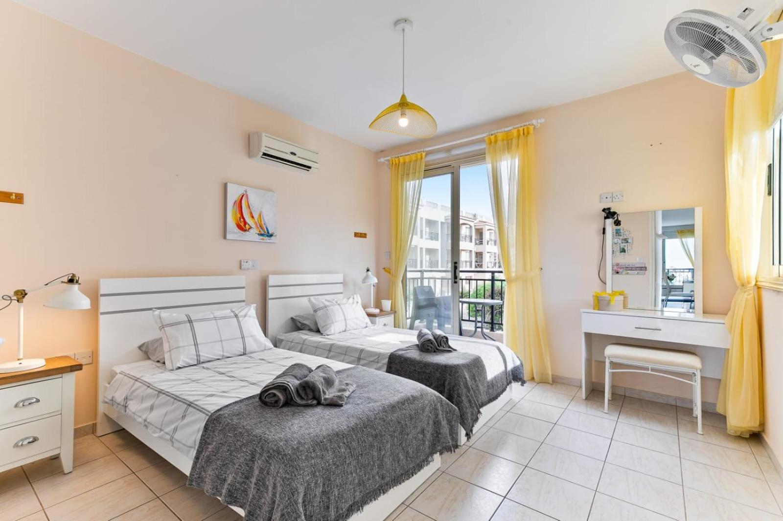 Sunny View - A Stunning Apartment With Private Rooftop Paphos Eksteriør bilde