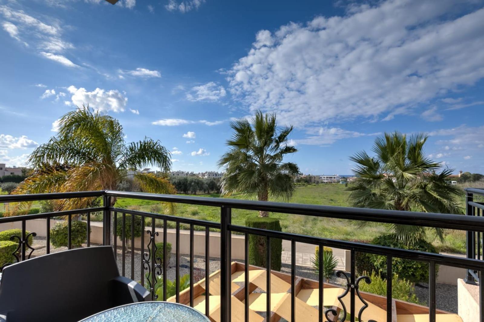 Sunny View - A Stunning Apartment With Private Rooftop Paphos Eksteriør bilde