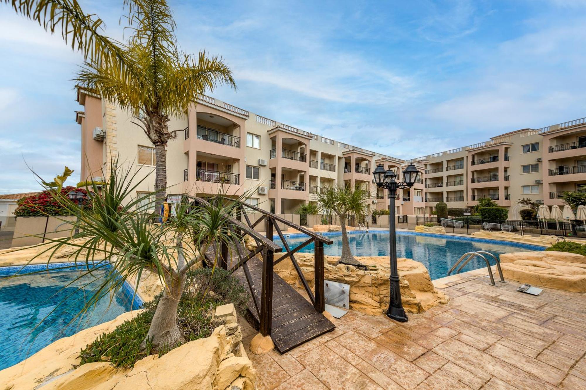 Sunny View - A Stunning Apartment With Private Rooftop Paphos Eksteriør bilde