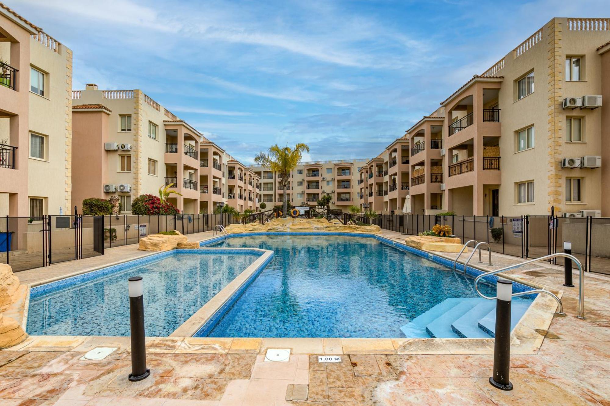 Sunny View - A Stunning Apartment With Private Rooftop Paphos Eksteriør bilde