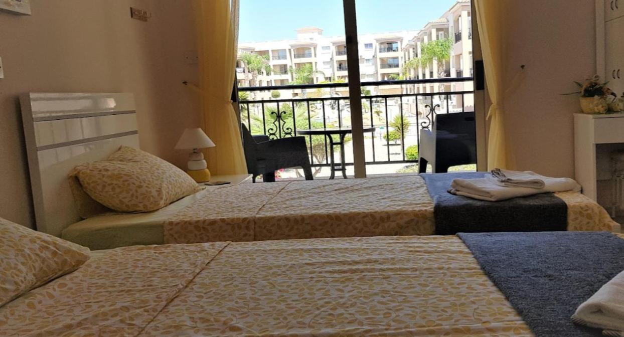 Sunny View - A Stunning Apartment With Private Rooftop Paphos Eksteriør bilde